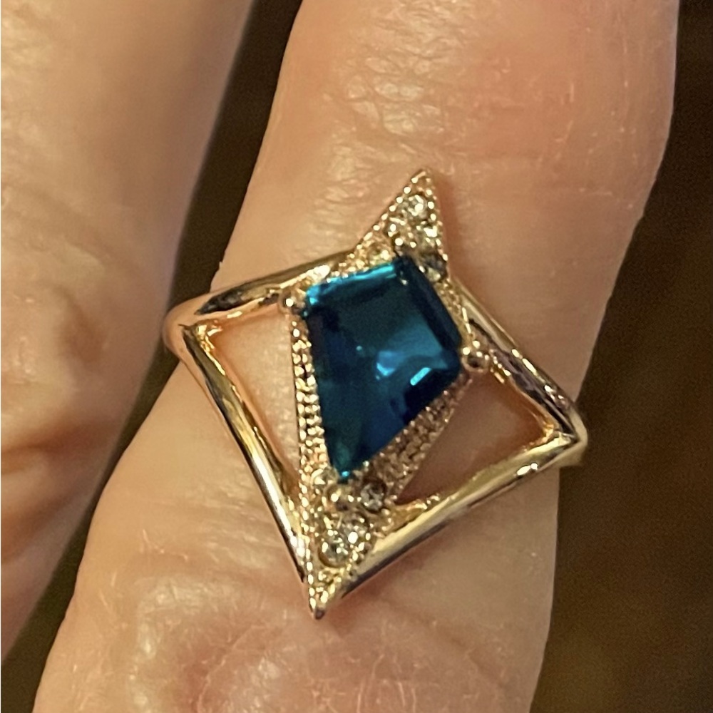 Gold Ring with Blue Green Stone Size 5 1/2